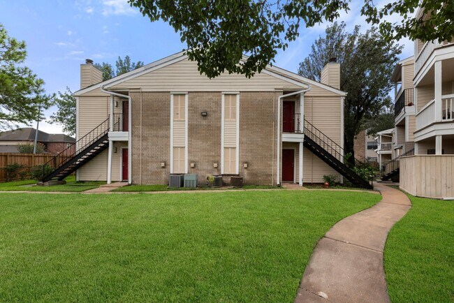 Building Photo - 2750 Holly Hall St