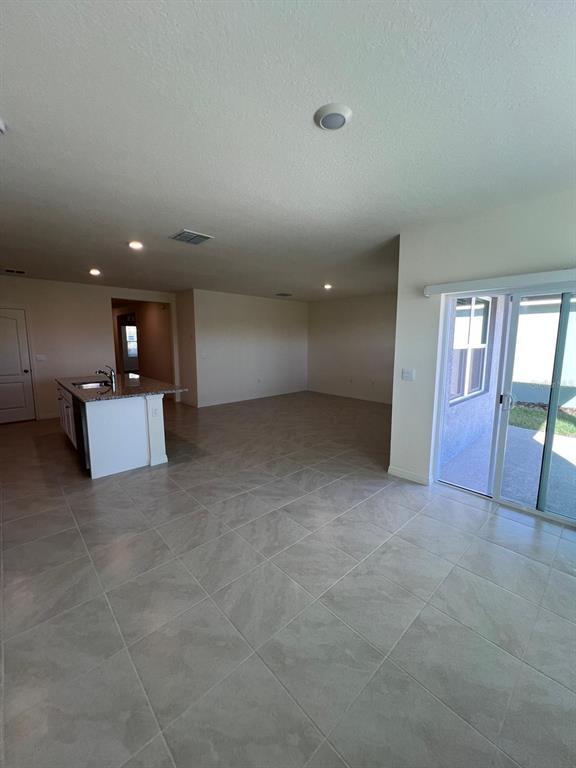 Building Photo - 631 Park Pl Blvd