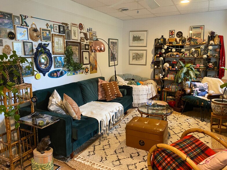 Living Area - 600 W Linden St