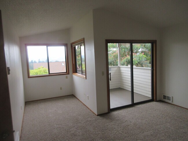 Building Photo - 3bd/2ba Renton Home