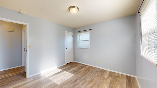 Building Photo - Available Now! 3 Bedroom Duplex, Quiet Nei...