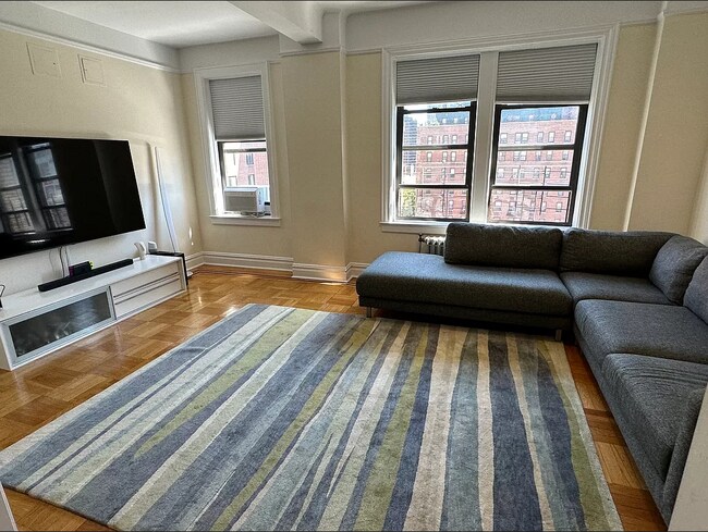 Building Photo - 133 E 92nd St