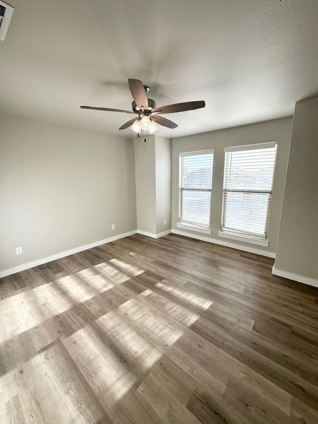 Building Photo - 3 Bed 2 Bath Ready to Rent!