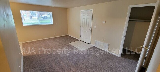 Building Photo - 4642 S Arlington Park Dr