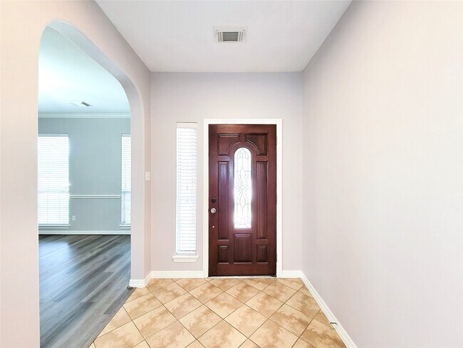 Building Photo - 17207 Mossbriar Ln