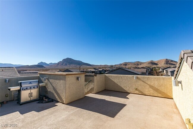 Building Photo - 10465 Saddle Mountain St