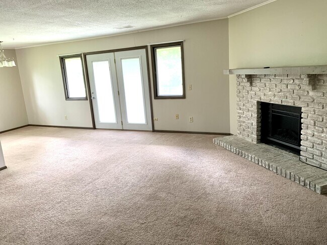 Building Photo - 2160 Edgewood Rd NW