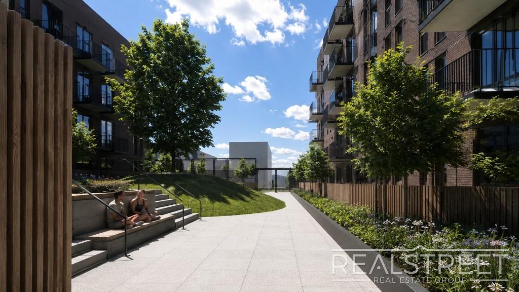 Building Photo - LUXURY 1 BED FLEX IN AN AMENITY PACKED BUILDING IN BUSHWICK