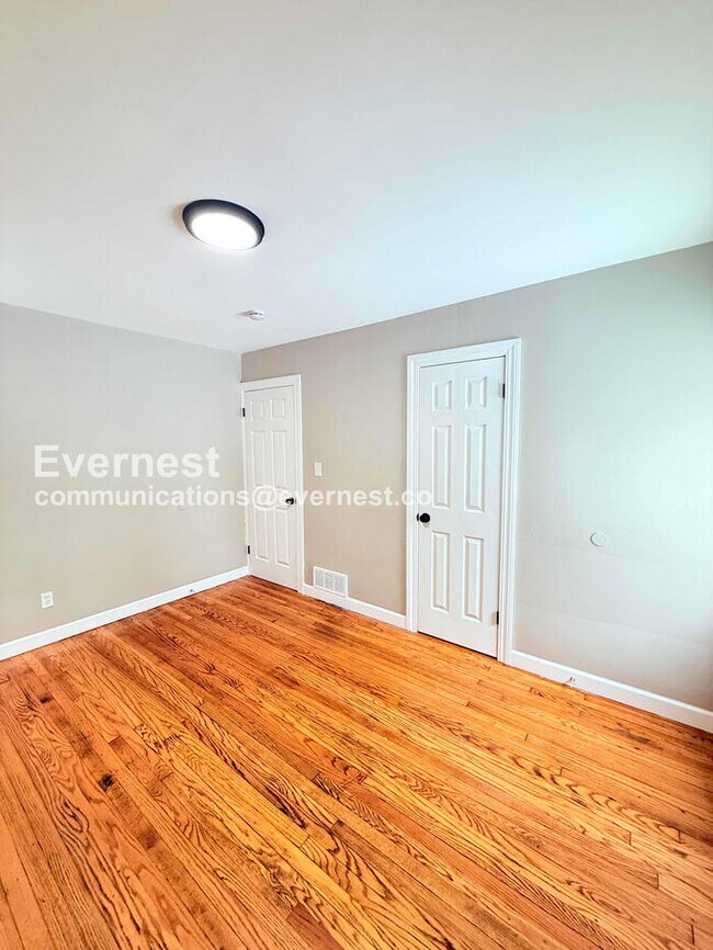 Building Photo - 15472 Lauder St