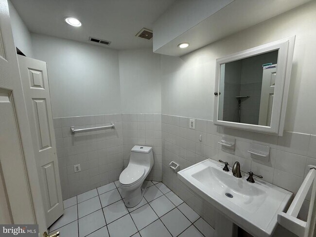 Building Photo - 4304 Lancaster Ave