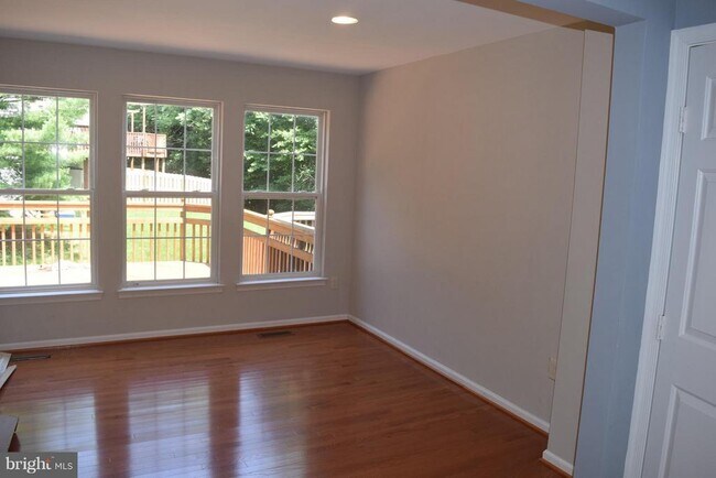 Building Photo - 9333 Maxwell Ct