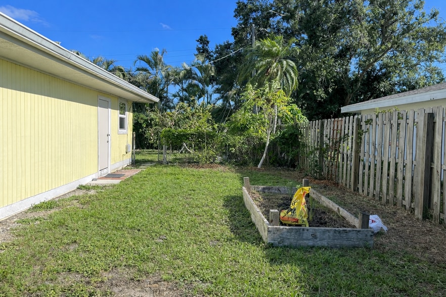 Building Photo - 2714 Grove St