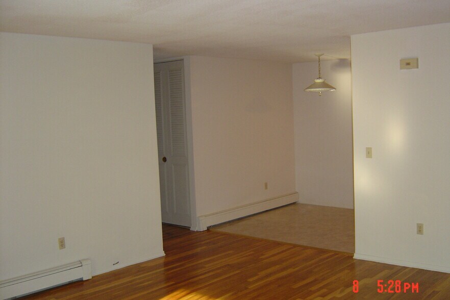 Building Photo - 9 Catherine St