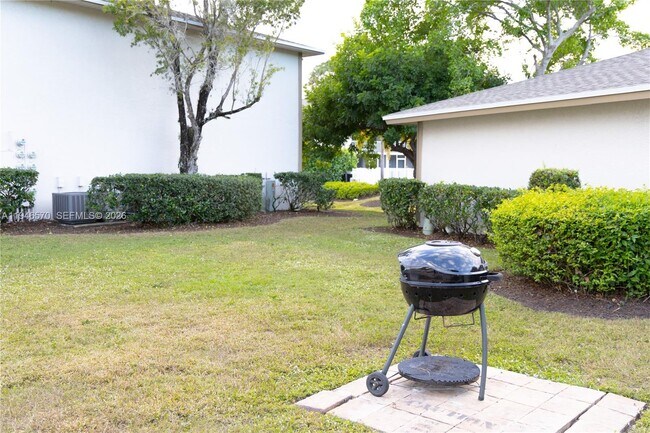 Building Photo - 2385 Naples Trace Cir