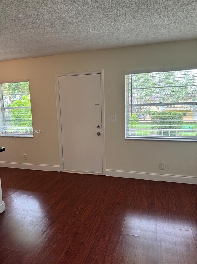 Building Photo - 5156 NE 6th Ave