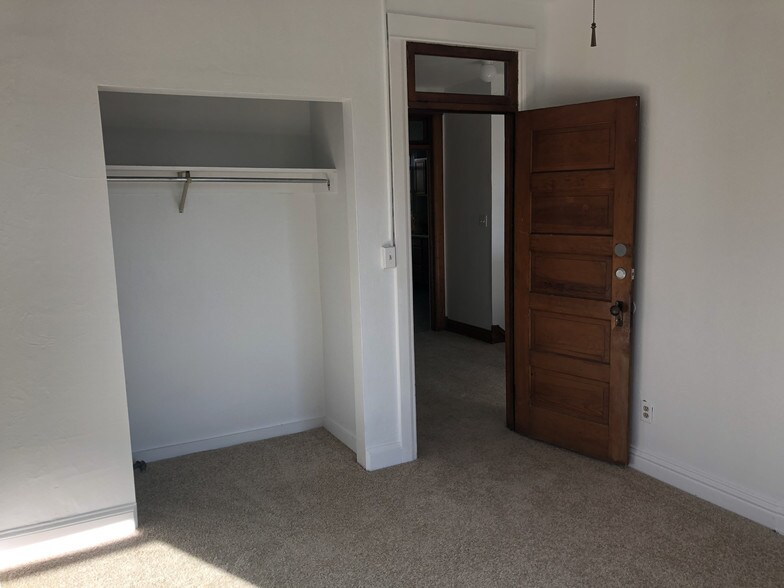 Building Photo - 516 S Sherman St