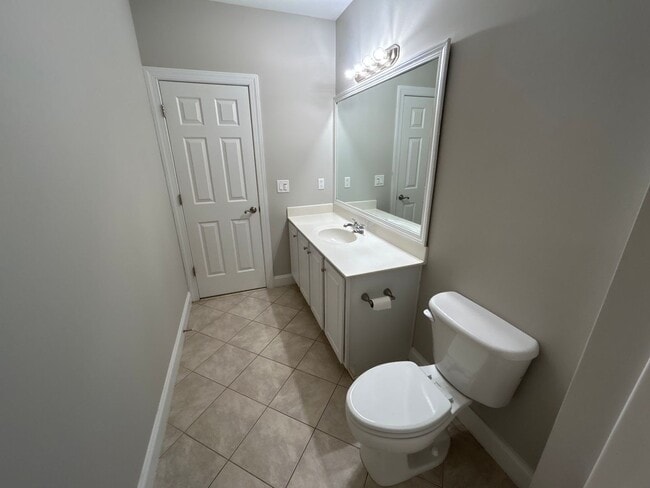 Building Photo - 3 Bedroom | 3.5 Bathroom Raleigh Townhome