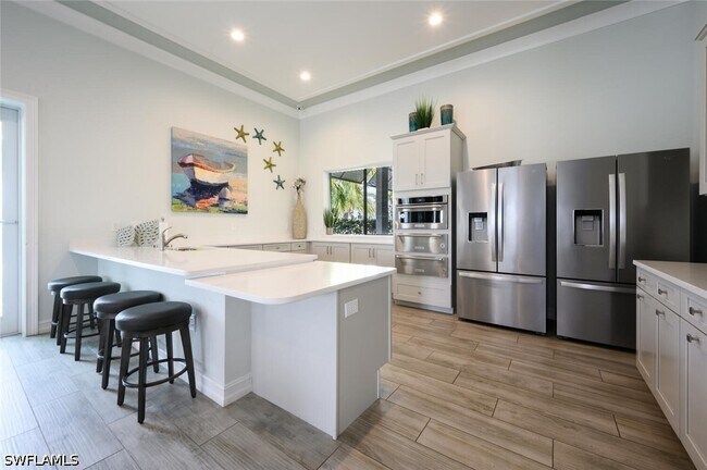 Building Photo - 28093 Sanibel Sands St