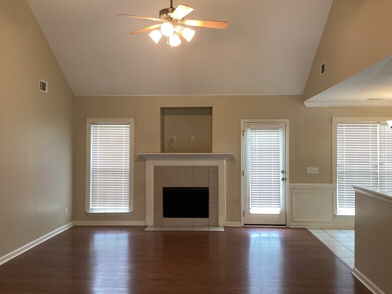 Building Photo - 515 Dresler Rd