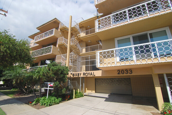 Primary Photo - Top Floor 2 Bedroom Alamitos Beach Condo