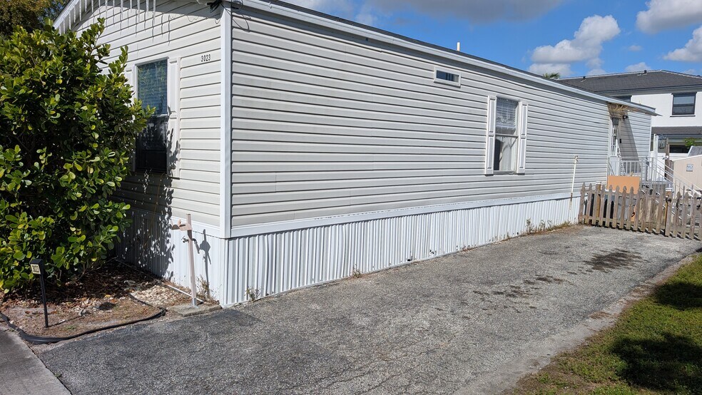 Building Photo - 3023 SW 50th St