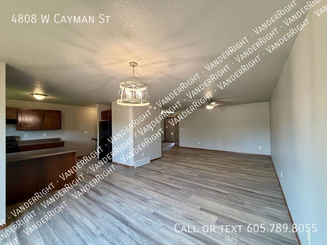 Building Photo - 4808 W Cayman St