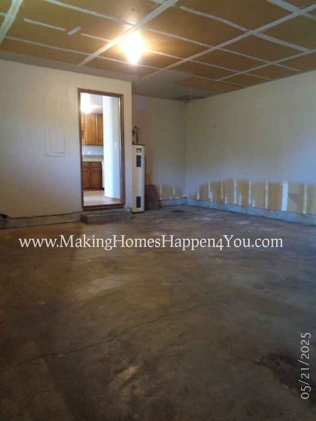 Building Photo - 2844 Randi Ln NE