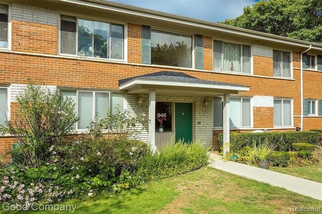 Primary Photo - 946 N Adams Rd