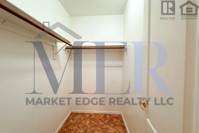 Building Photo - 3Bed/2Bath House at 51st Ave/Loop 101! $399 MOVE-IN SPECIAL! Move-In Ready on 01/08/2026!