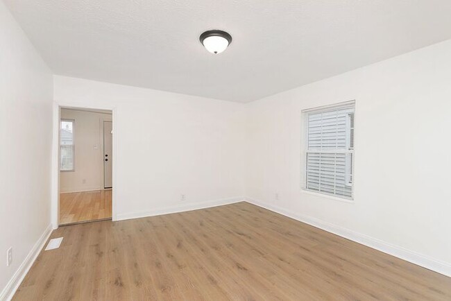 Building Photo - Charming Remodeled 2 Bedroom 1 Bath Near Fountain Square!