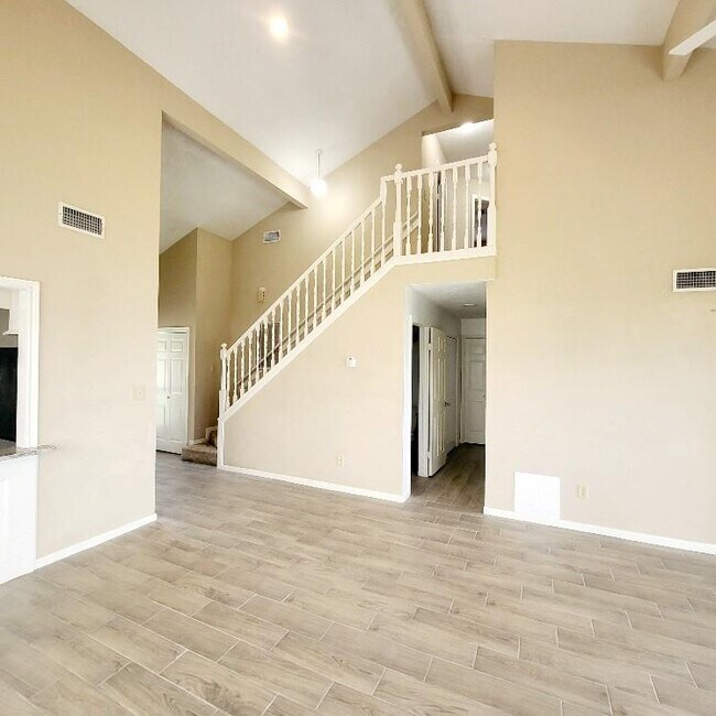 Building Photo - 16430 Clearwater Cir