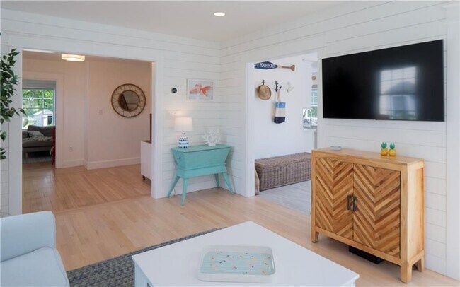 Building Photo - 122 Ruggles Ave