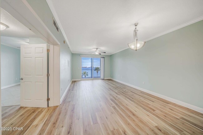 Building Photo - 2400 Grandiflora Blvd