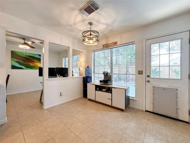 Building Photo - 5202 Spring Cir Dr