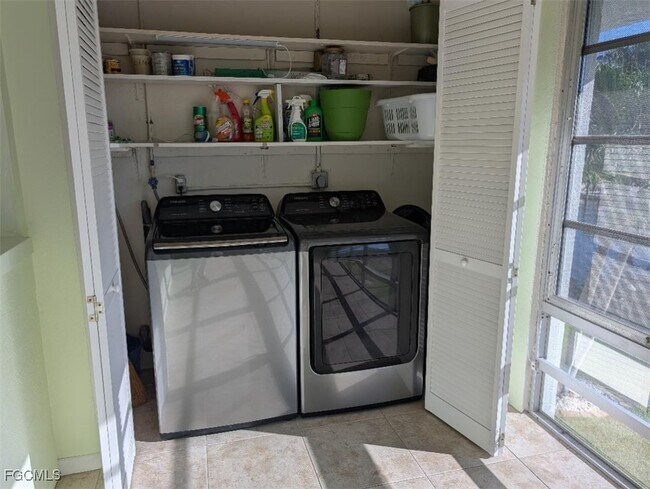 Building Photo - 4940 Vincennes St