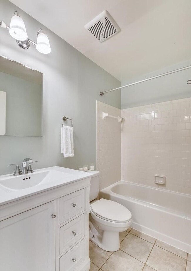 Building Photo - Fabulous 3BR/3.5BA Potomac Townhome, in In...