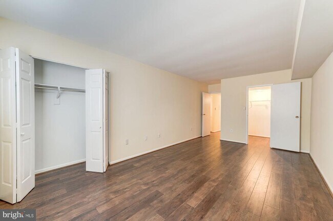 Building Photo - 9705 Kings Crown Ct
