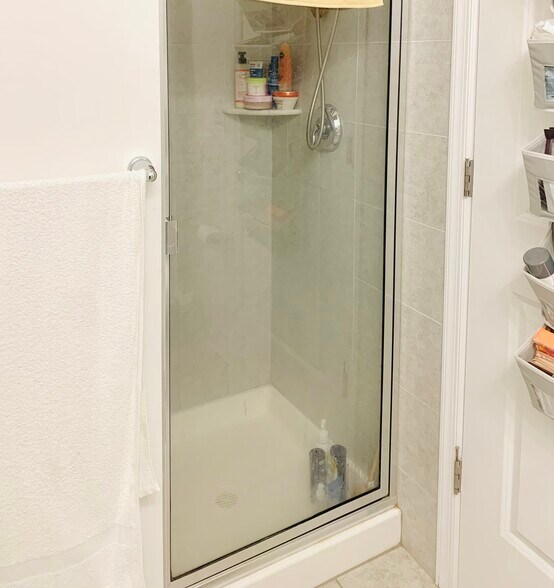 Building Photo - 33 Parkside Ln