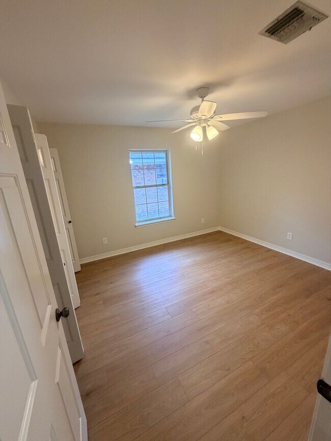 Building Photo - Gorgeous 4 Bedroom Home in Ellerbe Woods
