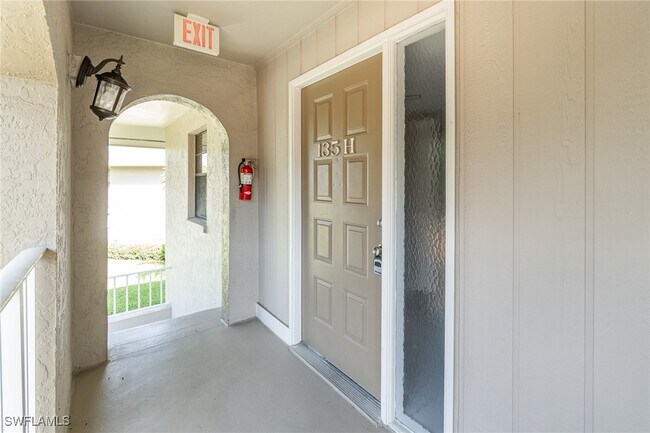 Building Photo - 135 Cypress Way E