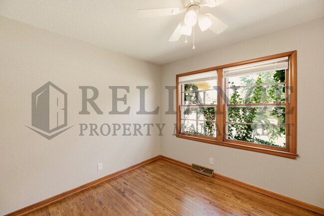 Building Photo - 841 N Country Acres Ave