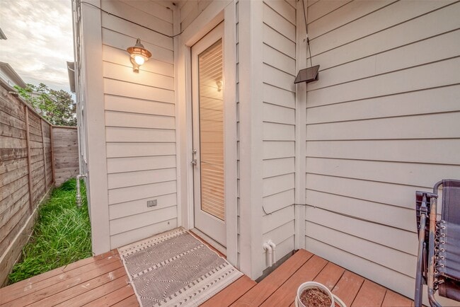 Building Photo - 8911 Knoll Villas St