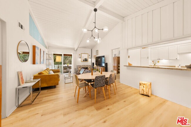 Building Photo - 6425 Green Valley Cir