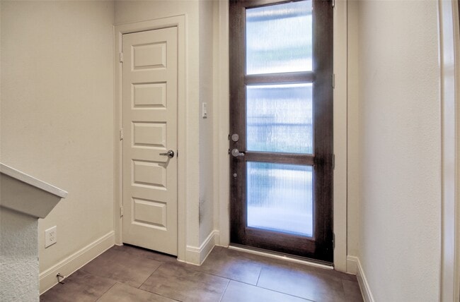 Building Photo - 1909 Maury St