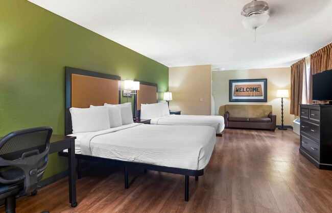 Building Photo - Furnished Studio-Palm Springs - Airport