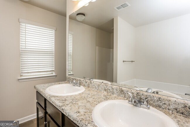 Building Photo - 264 Magnaview Dr