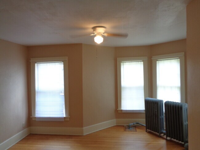 Building Photo - 313 Augusta Ave