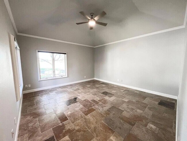 Building Photo - 1713 Clubhouse Hill Dr