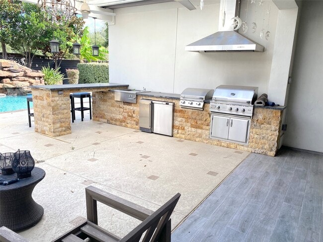 Building Photo - 4642 Devon St