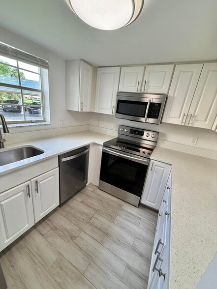Building Photo - 6307 La Costa Dr
